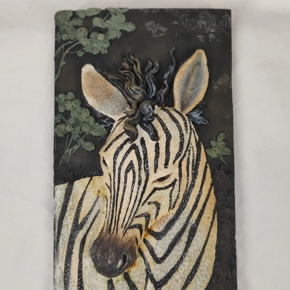 Ruane Manning 2pc Painted 3D Wildlife Resin Plaques Lion &‎ Zebra Safari African